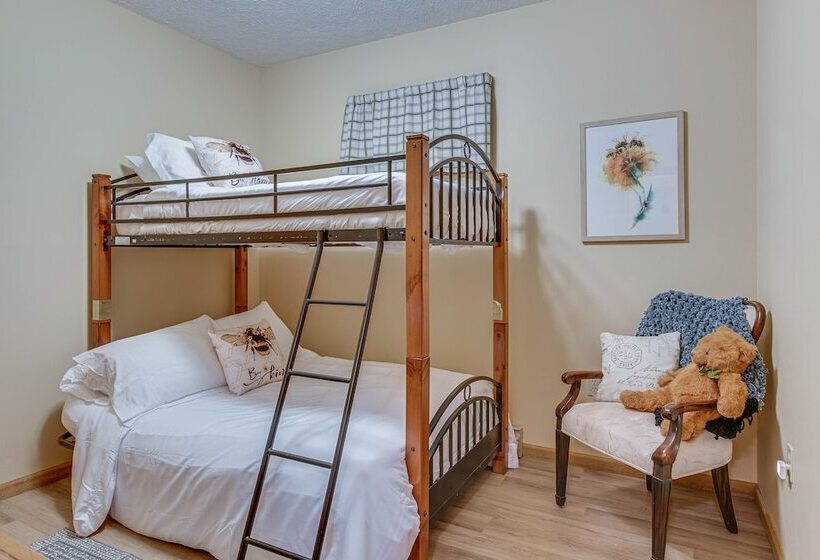 Eco Friendly Poconos Cabin W/ Ev Charger!