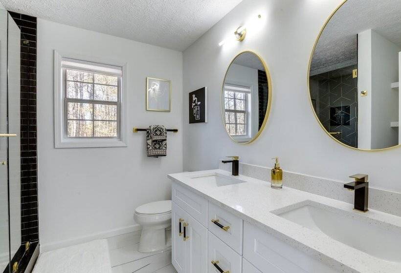 Family Friendly Dacula Home With Screened Porch!