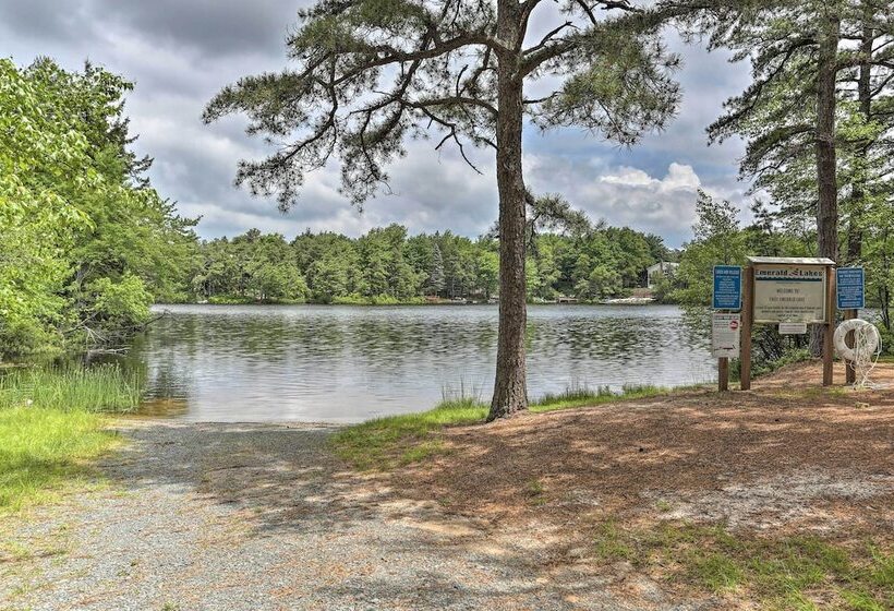 Family Home In Long Pond W/ Fire Pit & Lake Access