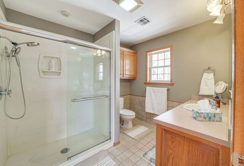 Pet Friendly Vinita Farmhouse W/ Game Room!
