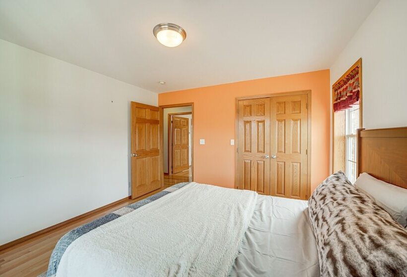 Pet Friendly Vinita Farmhouse W/ Game Room!