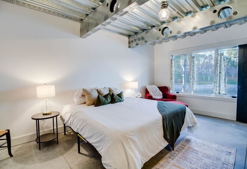 Goodview Lake House W/ Boat Dock, Kayaks & Views!