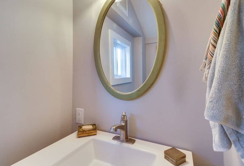 Hidden Charlottesville Home: 4 Mi To Downtown!