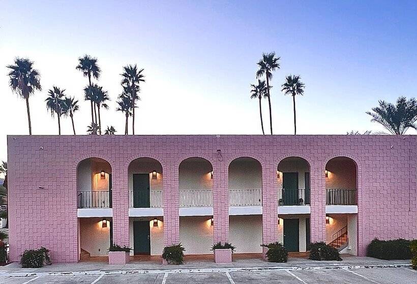 בית מלון כפרי Palm Desert Suites