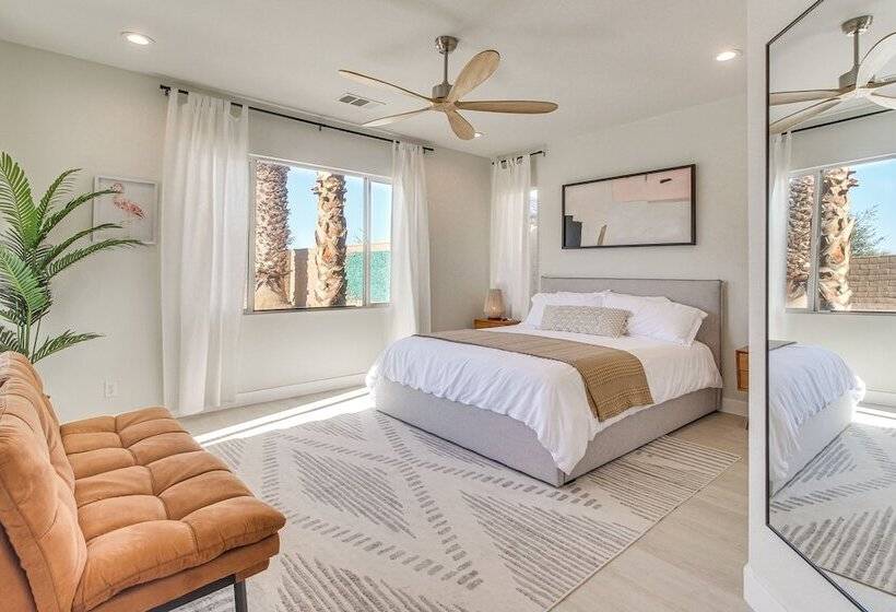 Indio Oasis W/ Heated Saltwater Pool + Hot Tub!