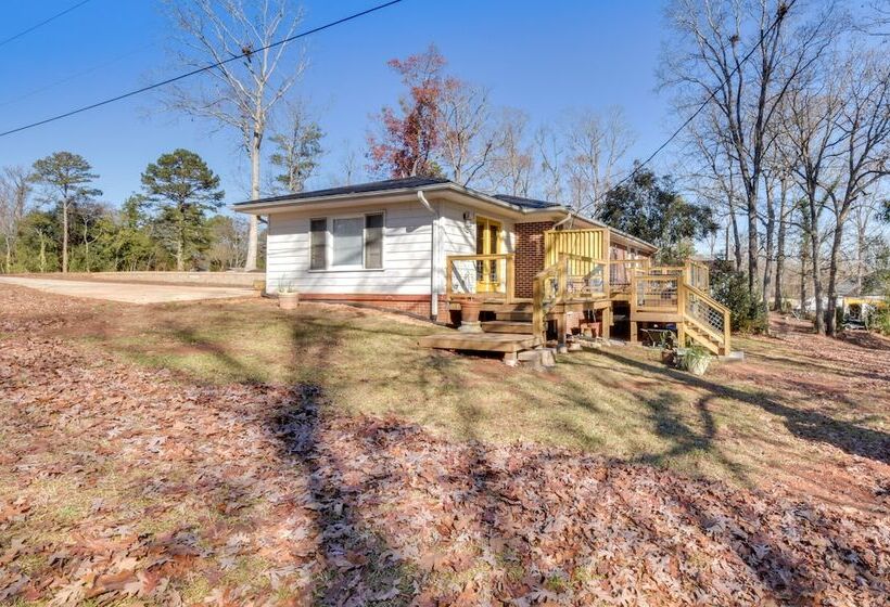 Lake Hartwell Retreat W/ Deck & Private Dock!