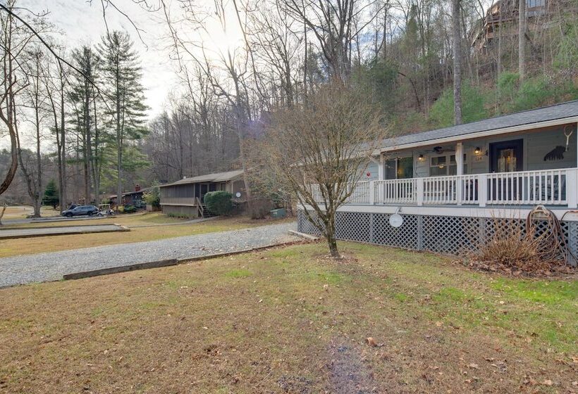 Lake Lure Village Cabin, 3 Mi To Chimney Rock!