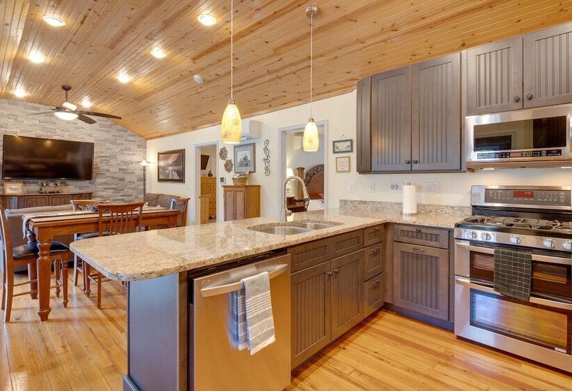 Lake Lure Village Cabin, 3 Mi To Chimney Rock!