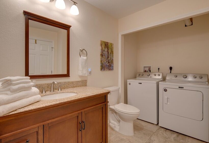 Lake Lure Village Cabin, 3 Mi To Chimney Rock!