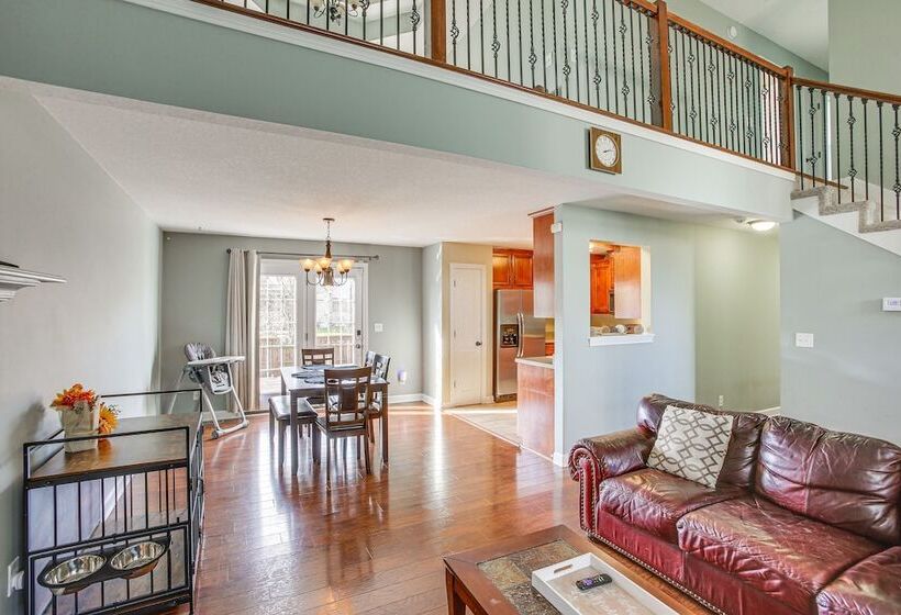Large Clarksville Family Home ~ 4 Mi To Speedway!