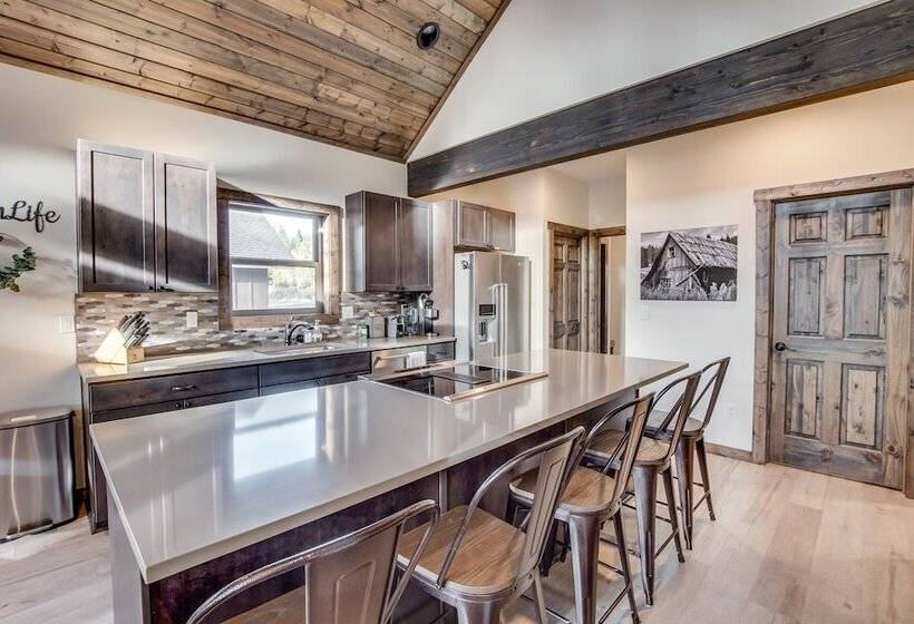 Modern Ronald Cabin Retreat W/ Community Amenities