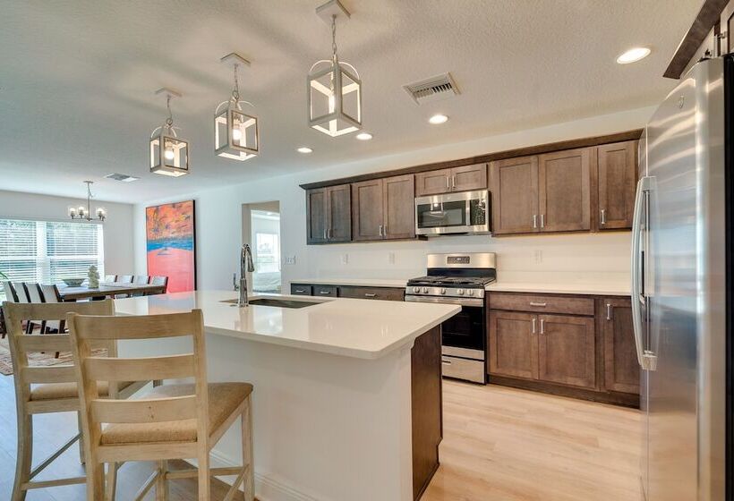 Modern The Villages Home W/ Screened Porch!