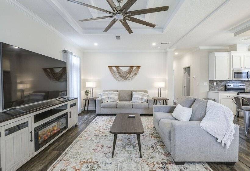 Peaceful Starke Retreat W/ Deck: 6 Mi To Downtown!