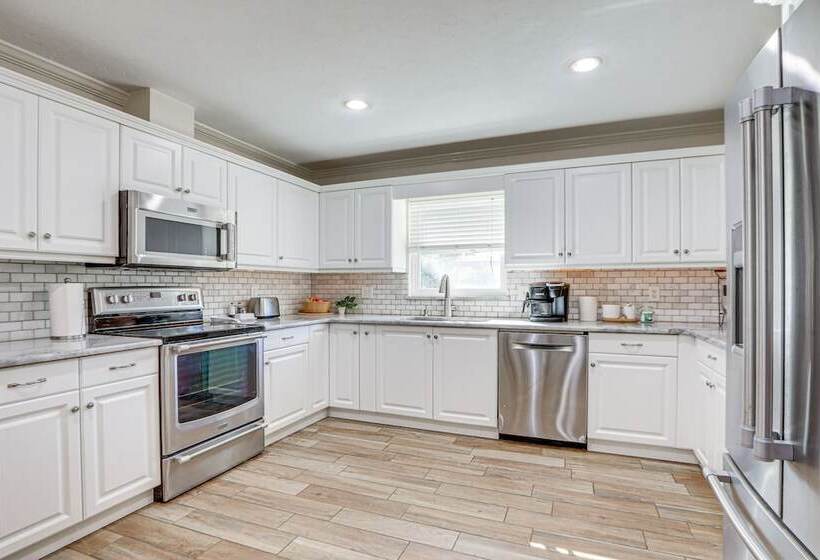 Pet Friendly Bradenton Home: Lanai W/ Heated Pool!