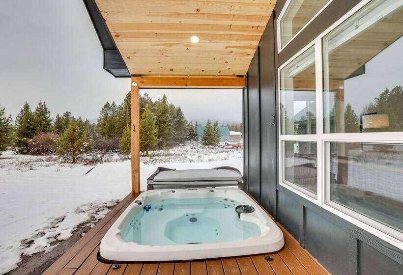 Family Friendly Donnelly Home W/ Private Hot Tub!