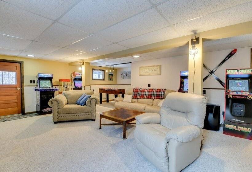 Pet Friendly Home W/ Deck: 4 Mi To Jay Peak Resort