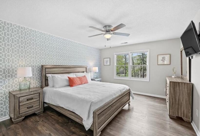 Porch Paradise By Avantstay New Pool, Firepit