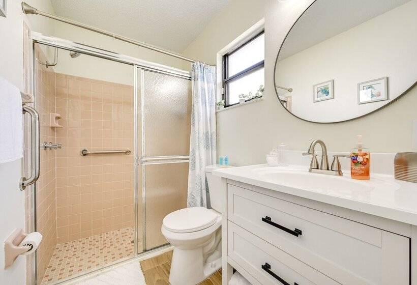 Port Richey Home W/ Pool, Near Beach Park!