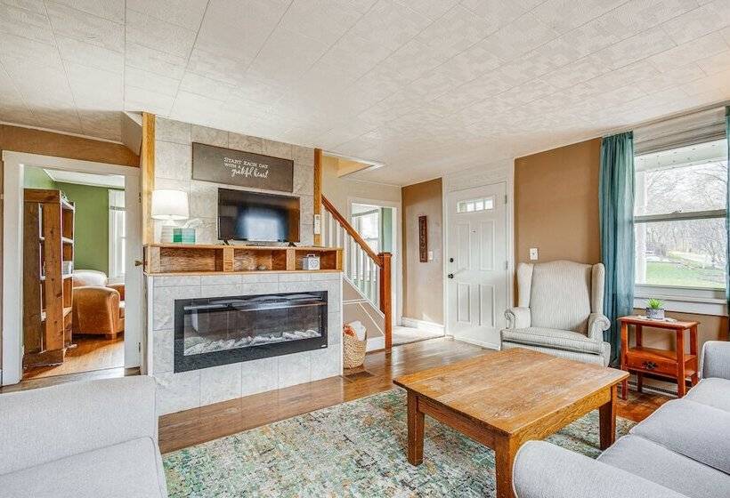 Quiet Port Royal Home W/ Deck, Near Juniata River!