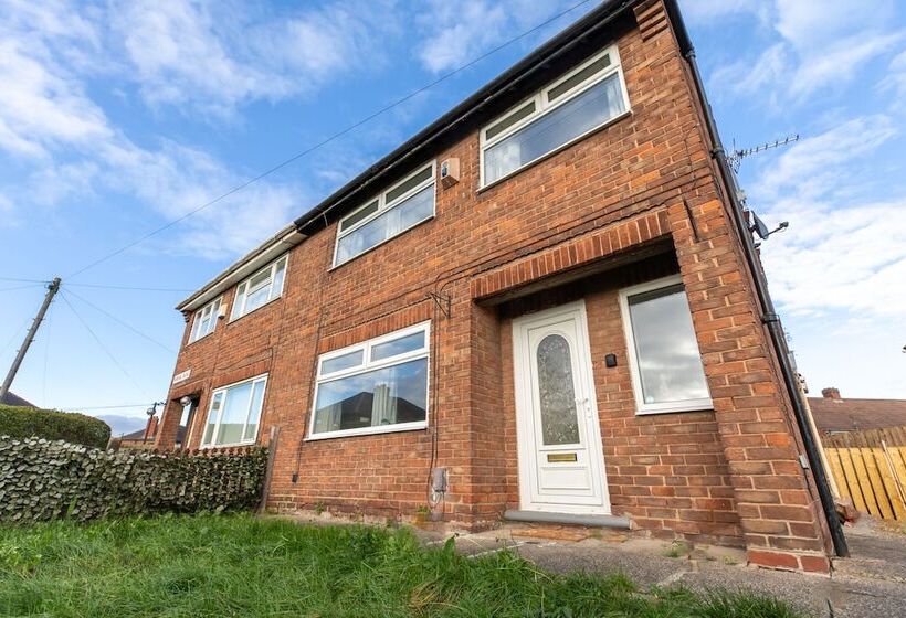 اقامتگاه 3bed House In Stockton On Tees  Free Wifi, Parking