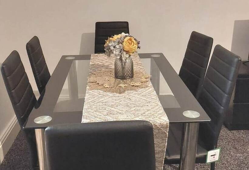 דירת נופש 4 Bed House In Accrington