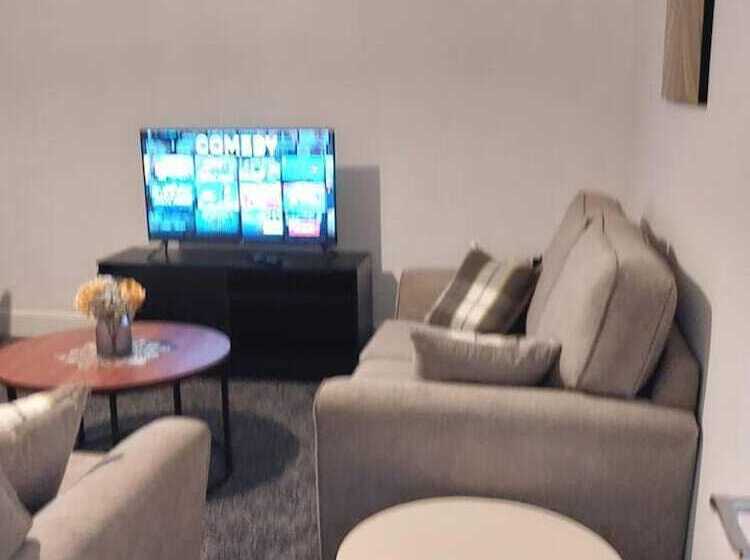 דירת נופש 4 Bed House In Accrington