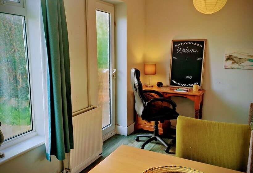 דירת נופש Private Entire House   3 Bedrooms, Garden, Parking
