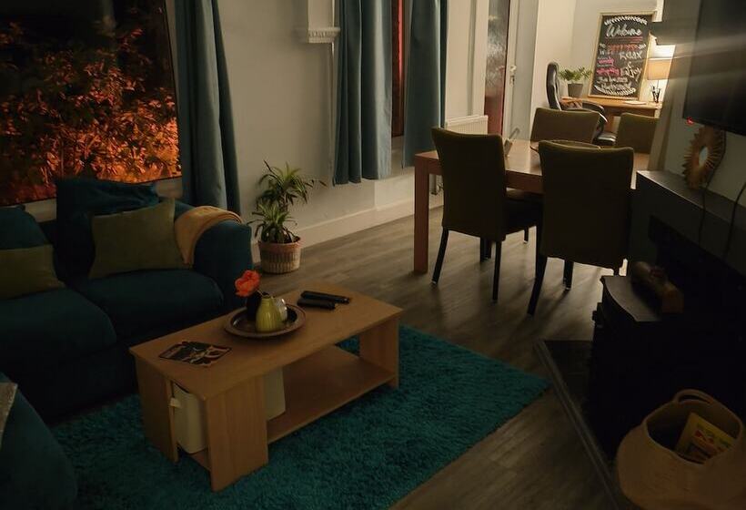 דירת נופש Private Entire House   3 Bedrooms, Garden, Parking