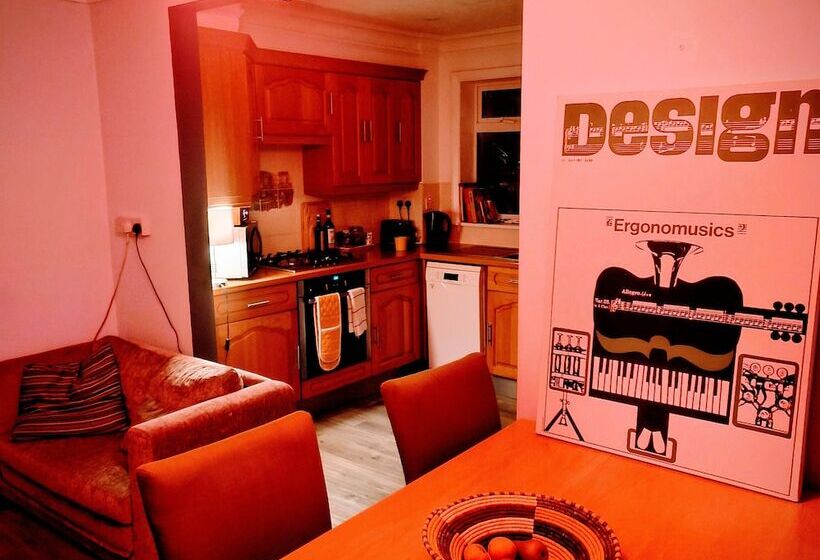 דירת נופש Private Entire House   3 Bedrooms, Garden, Parking