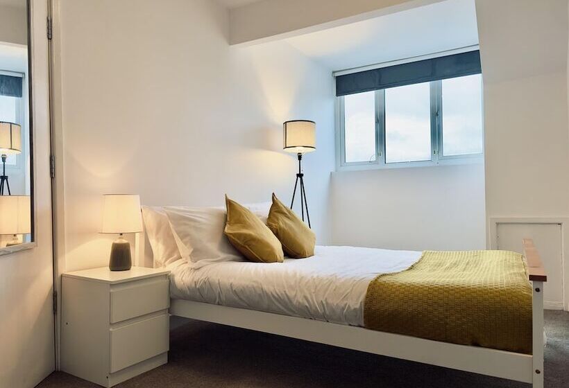 إقامة Stylish House In Sheffield