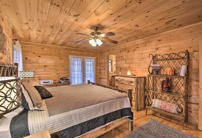 Resort Cabin W/ Hot Tub ~ 4 Miles To Downtown!