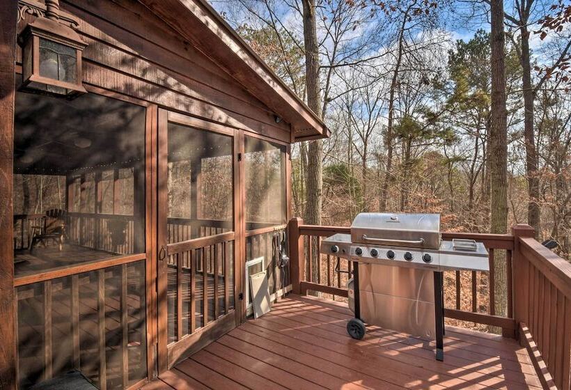 Resort Cabin W/ Hot Tub ~ 4 Miles To Downtown!