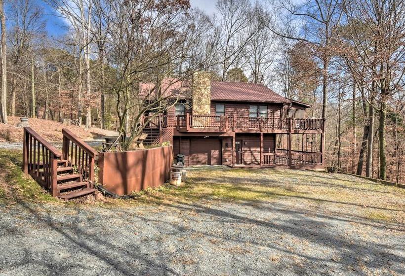 Resort Cabin W/ Hot Tub ~ 4 Miles To Downtown!