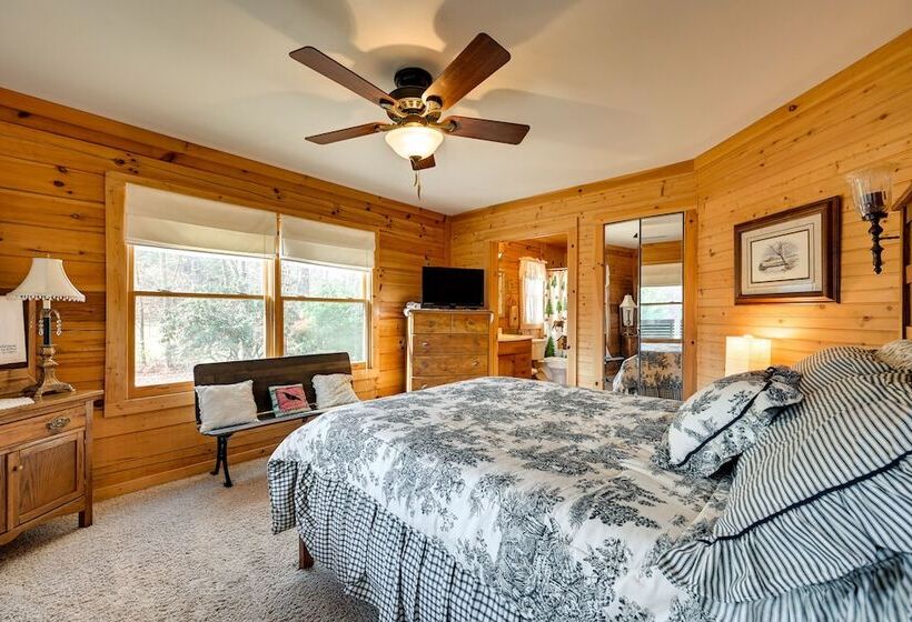 Rustic Fancy Gap Cabin W/ Blue Ridge Parkway Views