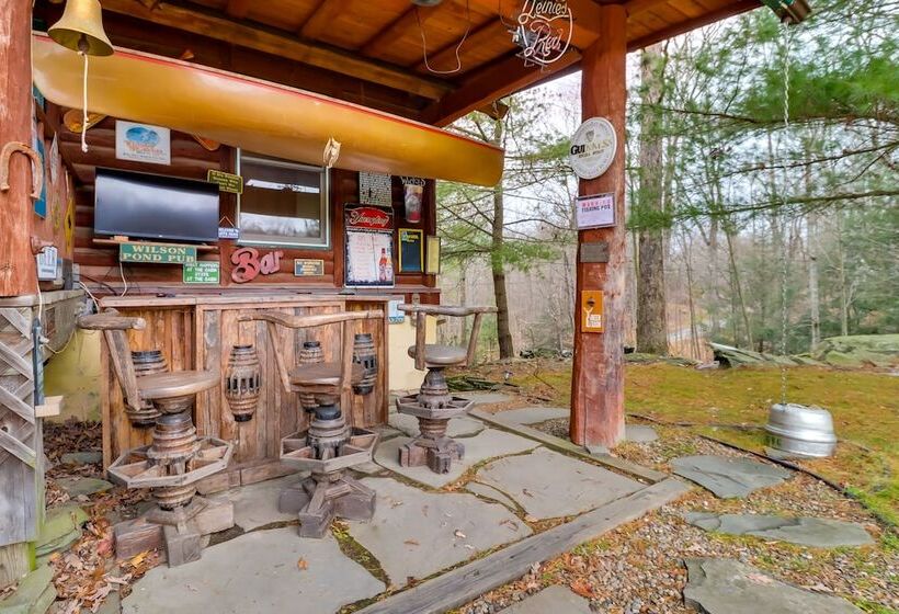 Secluded Cresco Log Cabin W/ Fire Pit!