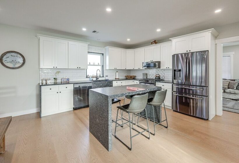 Modern Cape Cod Home W/ Patio: 2 Mi To Beaches!