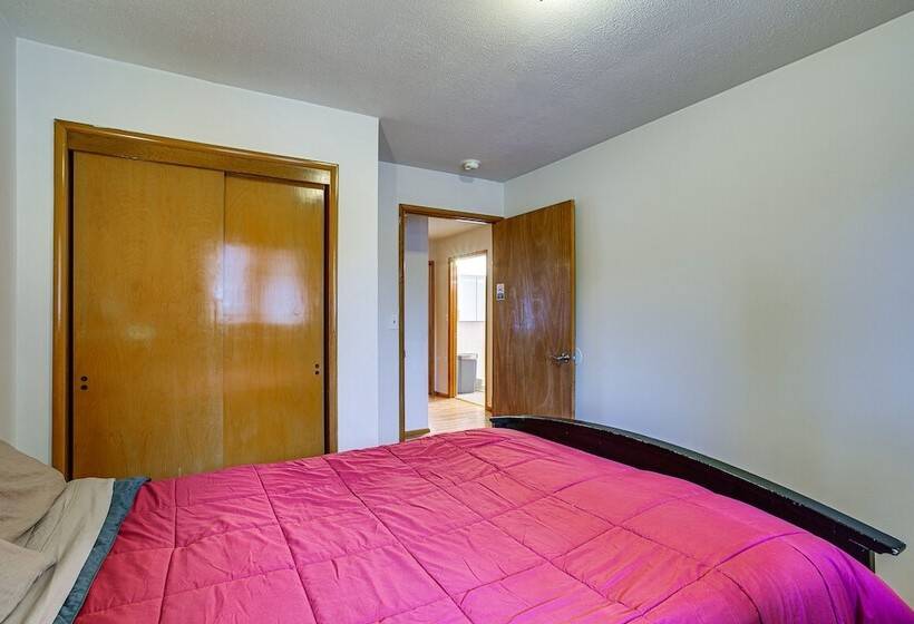 Spacious Lakewood Home   10 Mi To Downtown Tacoma!