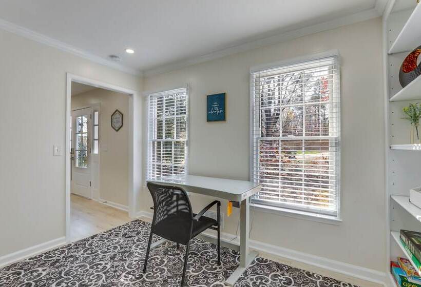 Stylish Marietta Home W/ Deck   Near Truist Park!