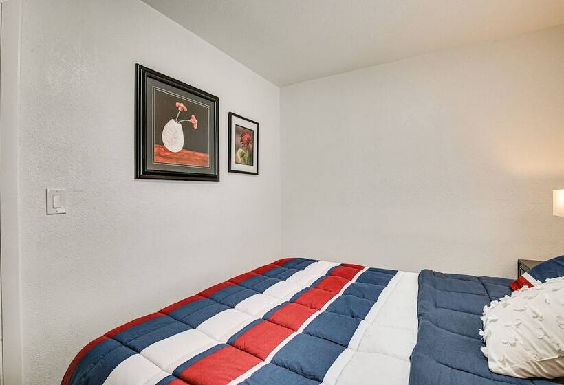 Sun Soaked Home W/ Pool In Lauderdale Lakes!