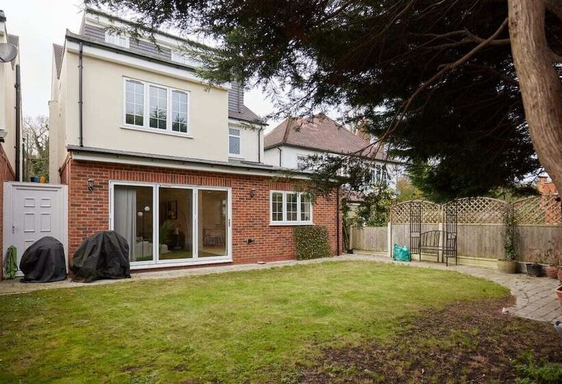 The Redbridge Sanctuary   Spacious 3bdr House With Garden