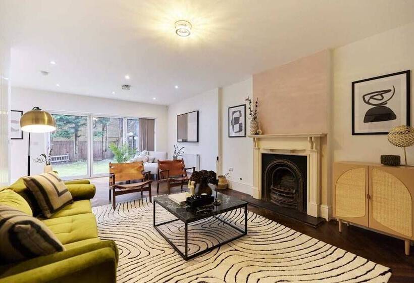The Redbridge Sanctuary   Spacious 3bdr House With Garden