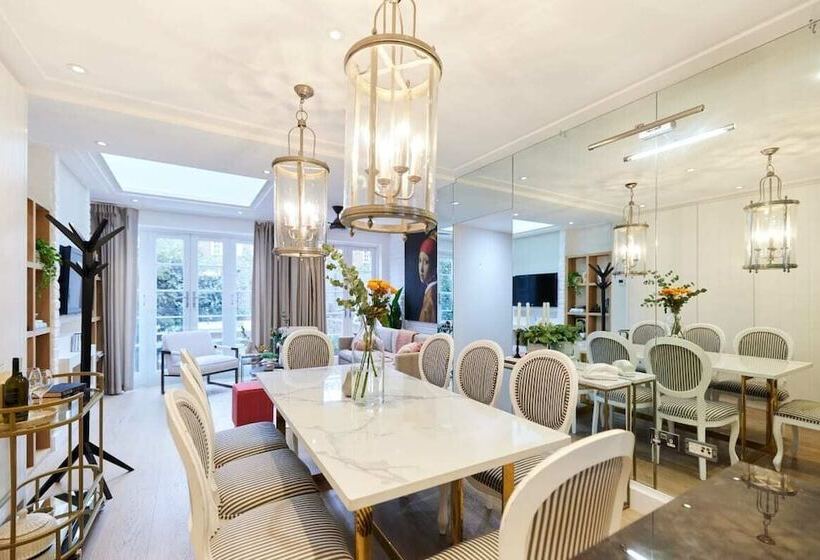 The St. Lukes Garden Place   Spacious 4bdr House With Garden And Terrace