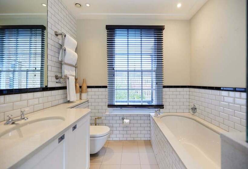 The St. Lukes Garden Place   Spacious 4bdr House With Garden And Terrace