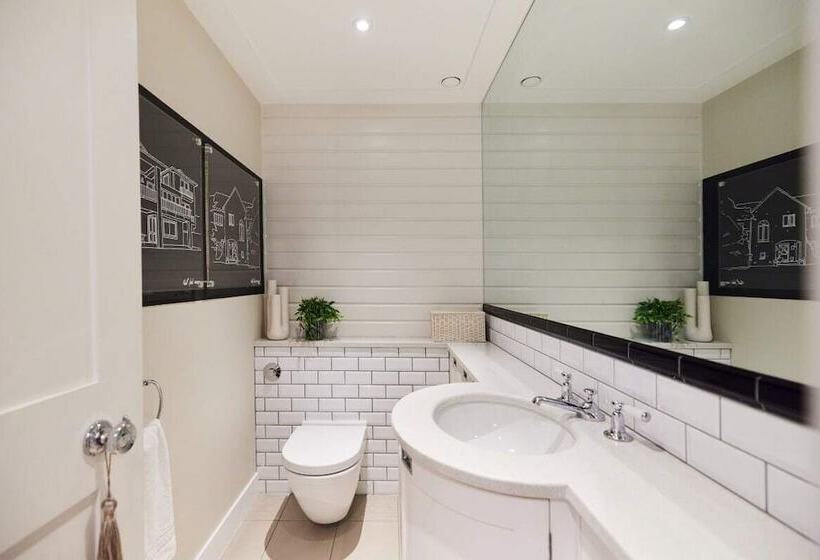 The St. Lukes Garden Place   Spacious 4bdr House With Garden And Terrace