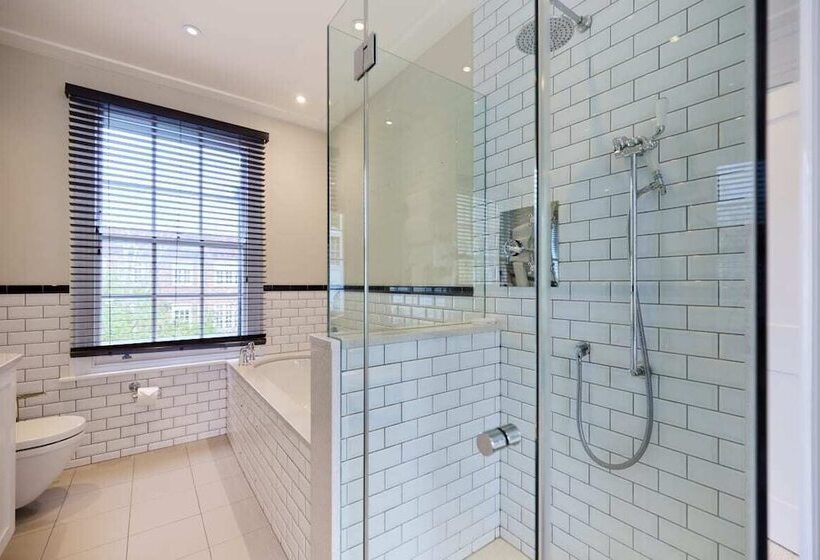 The St. Lukes Garden Place   Spacious 4bdr House With Garden And Terrace