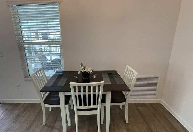 Tinsley   Patio Villa In The Village Of Hawkins