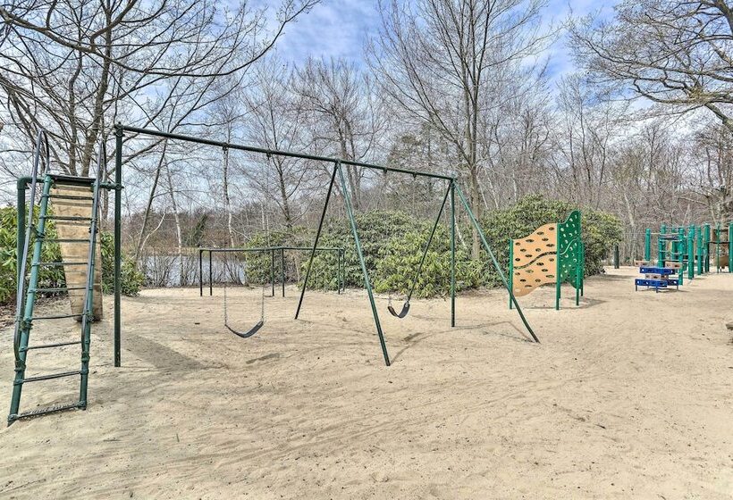 Tobyhanna Home W/ Private Hot Tub & Pool Table!