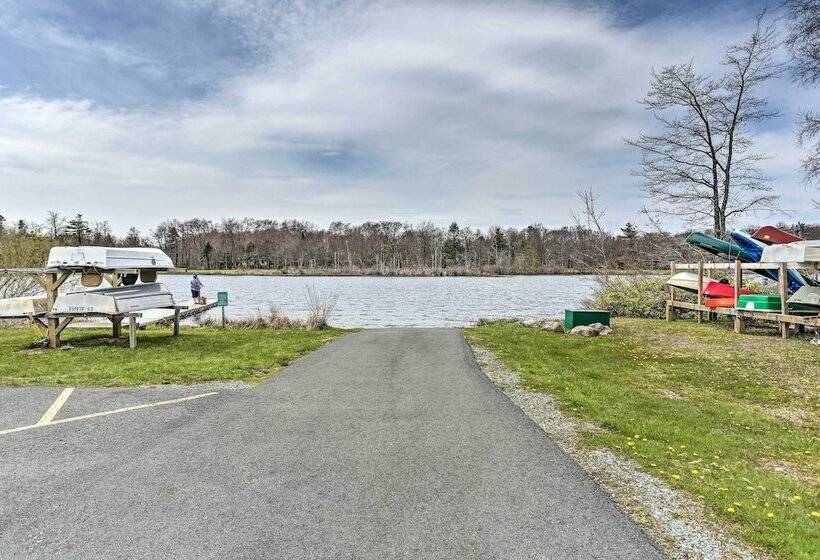 Tobyhanna Home W/ Private Hot Tub & Pool Table!