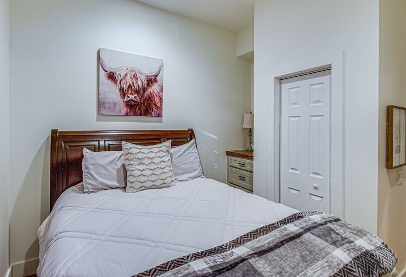 Waterfront Terry Home W/ 3 Decks & Hot Tub!