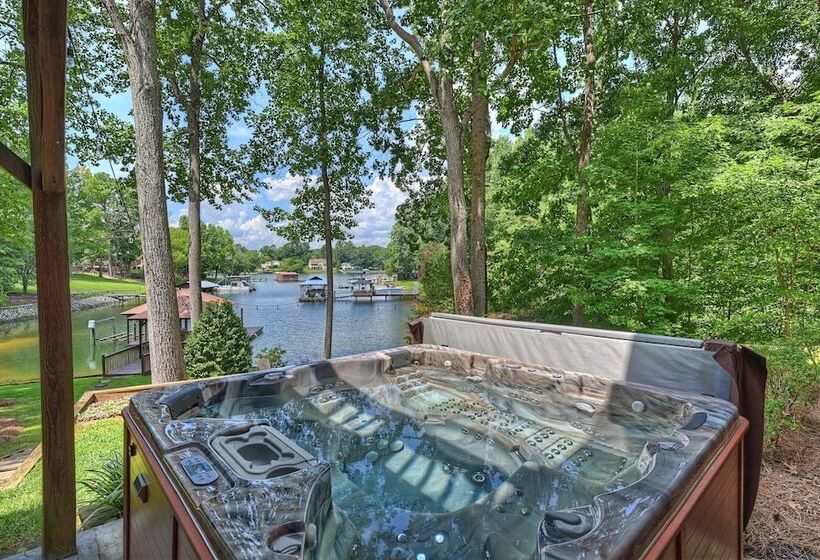 Winding Down By Avantstay Sleeps 20 + Dock, View